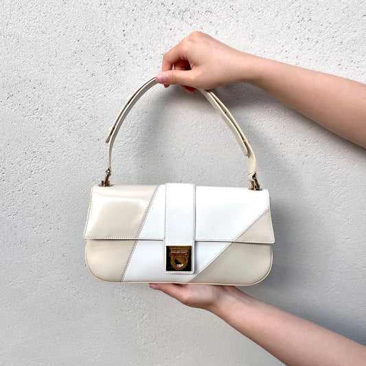 RARE☆☆☆AUTH Pre-owned Salvatore Ferragamo Gancini Bycolor One Shoulder Bag White Bass Thanks