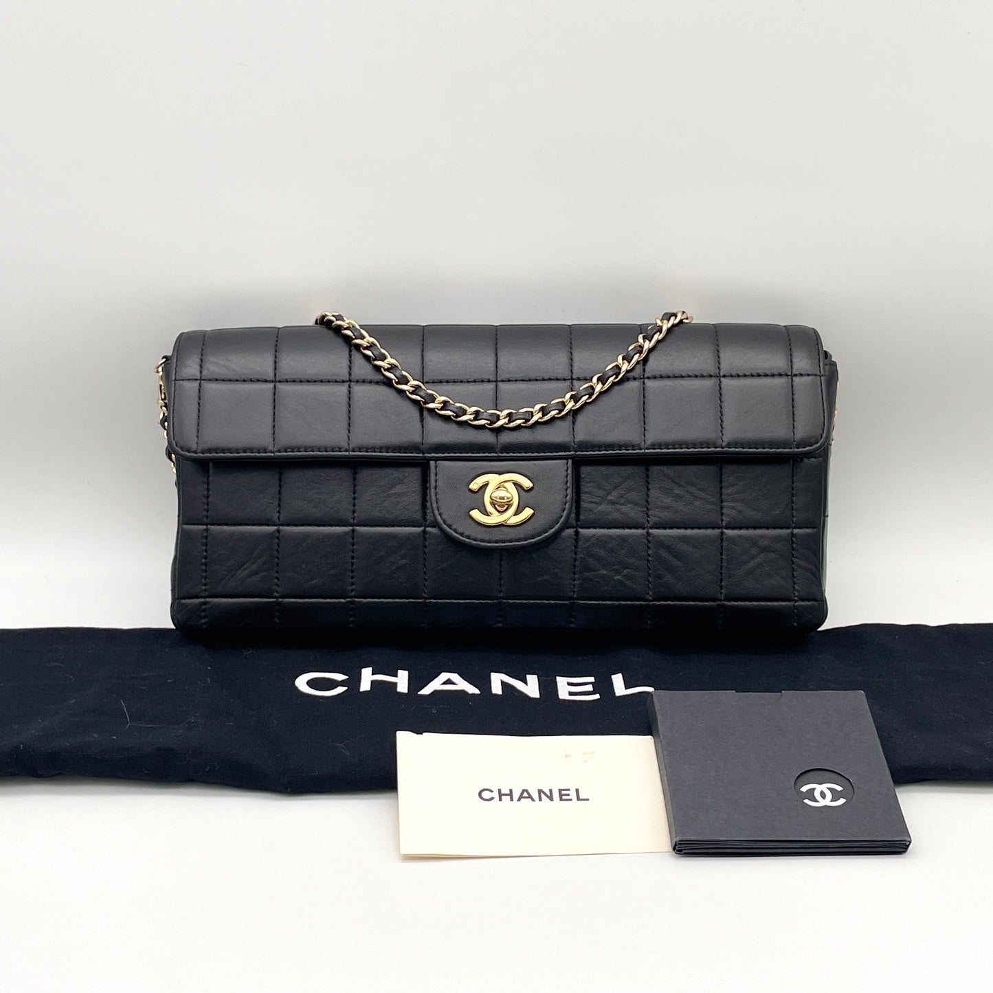 AUTH Pre-owned CHANEL Chocolate Bar Turnlock Chain Shoulder Bag