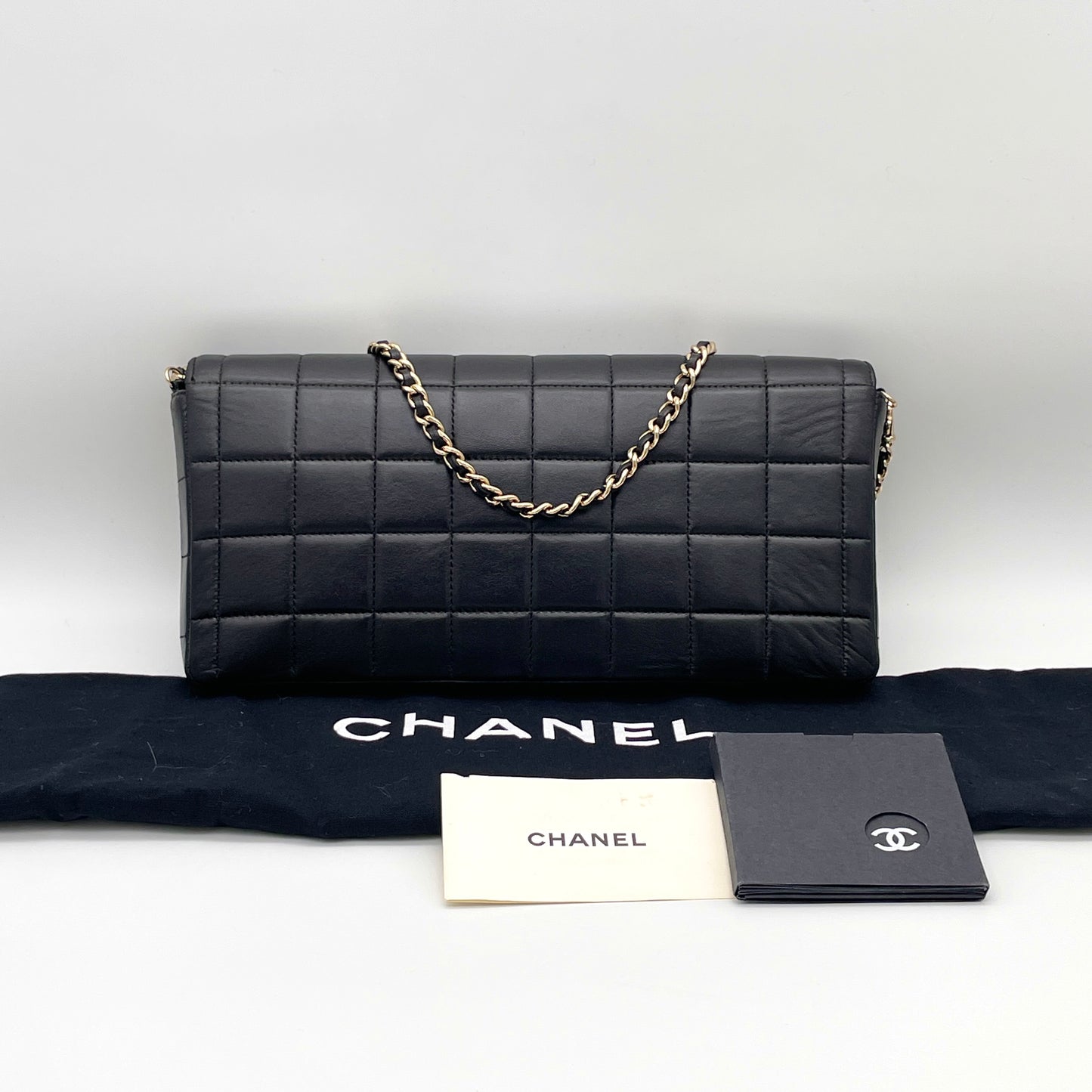 AUTH Pre-owned CHANEL Chocolate Bar Turnlock Chain Shoulder Bag