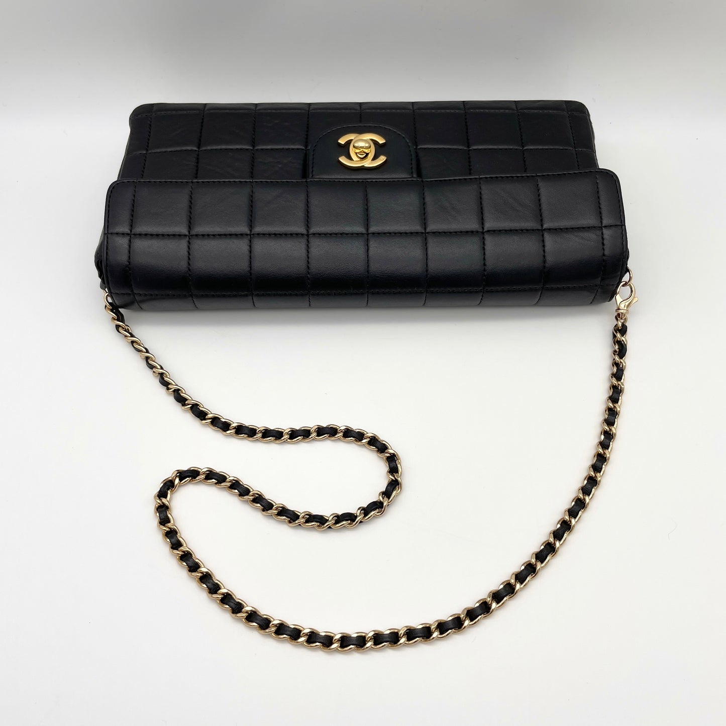 AUTH Pre-owned CHANEL Chocolate Bar Turnlock Chain Shoulder Bag