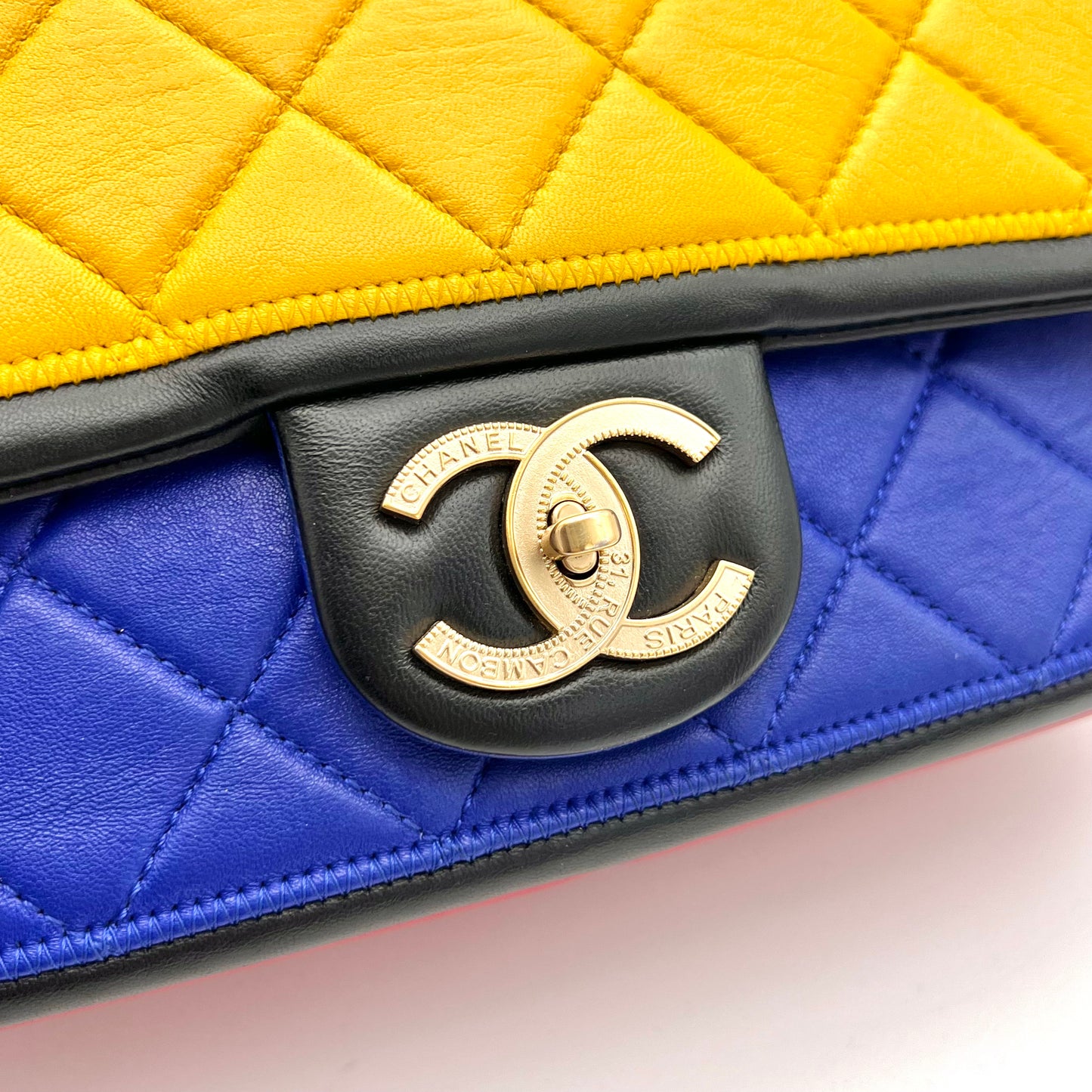 CHANEL ﾓﾝﾄﾞﾘｱﾝ31 RUE CAMBONﾏﾄﾗｯｾ ﾐﾆﾁｪｰﾝｼｮﾙﾀﾞｰﾊﾞｯｸﾞ