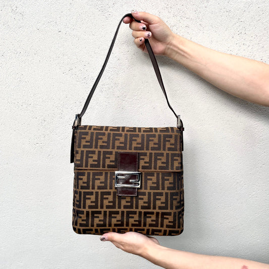 FENDI 包袋图案 Momma baget jumbo