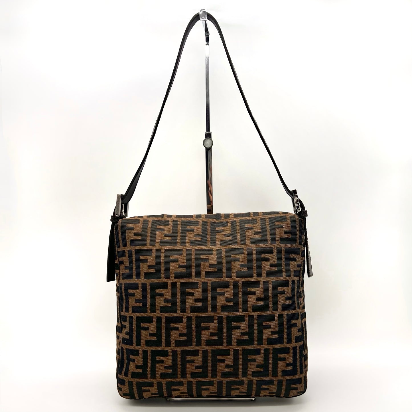 AUTH Pre-owned FENDI Zucca Round Mamma Bucket GM