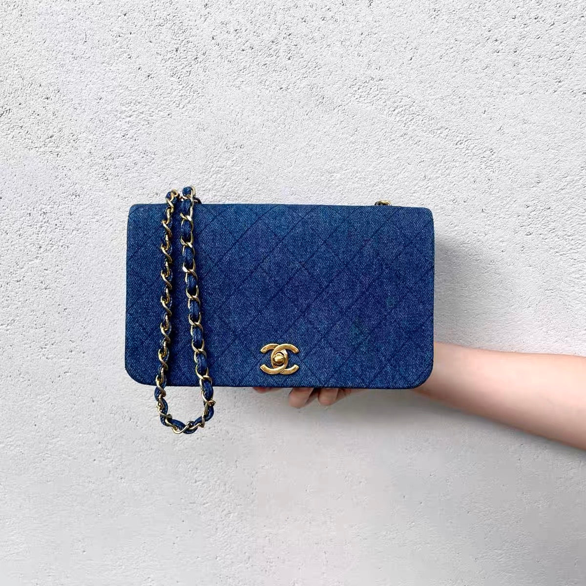 Chanel Pre-owned Medium Boy Chanel Shoulder Bag - Blue