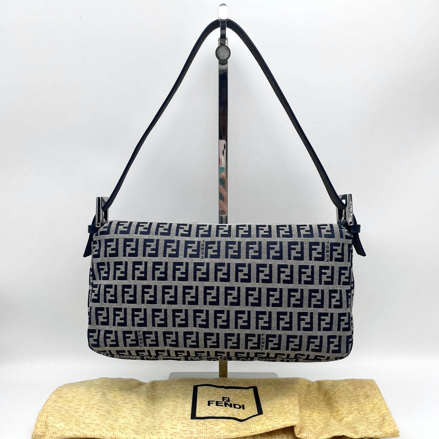 RARE☆☆Auth Pre-owned FENDI ｽﾞｯｷｰﾉ ﾏﾝﾏﾊﾞｹｯﾄPM ﾈｲﾋﾞｰ ｼﾙﾊﾞｰ