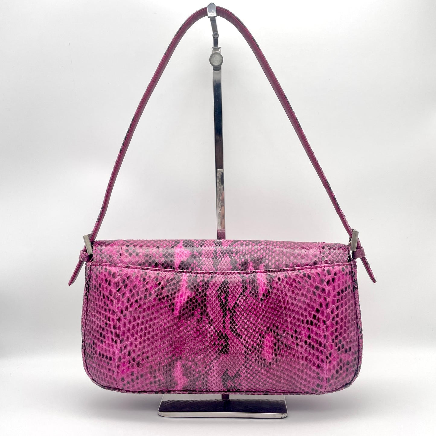 RARE☆☆☆GIVENCHY 4G logo Mamma bucket bag in python skin leather pink