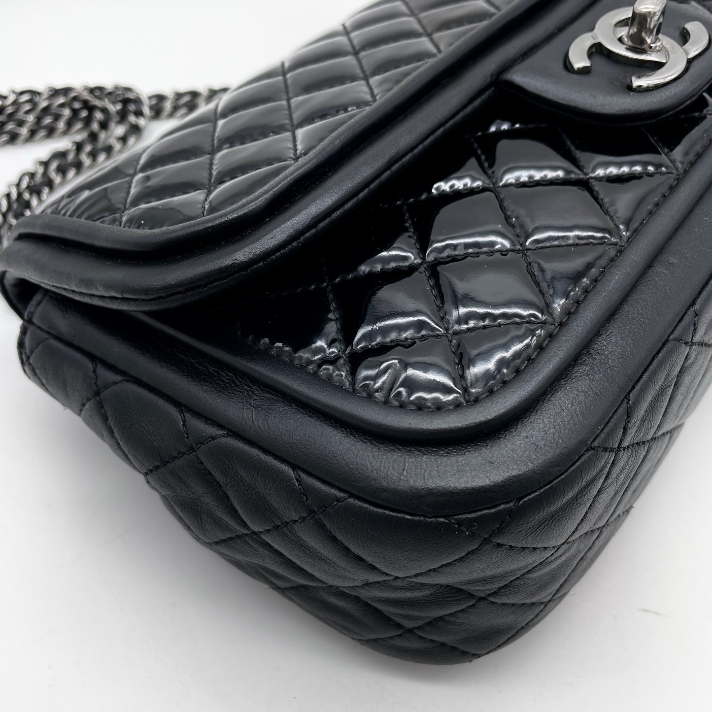 CHANEL Matelassé Enamel Double Chain Single Flap Bag