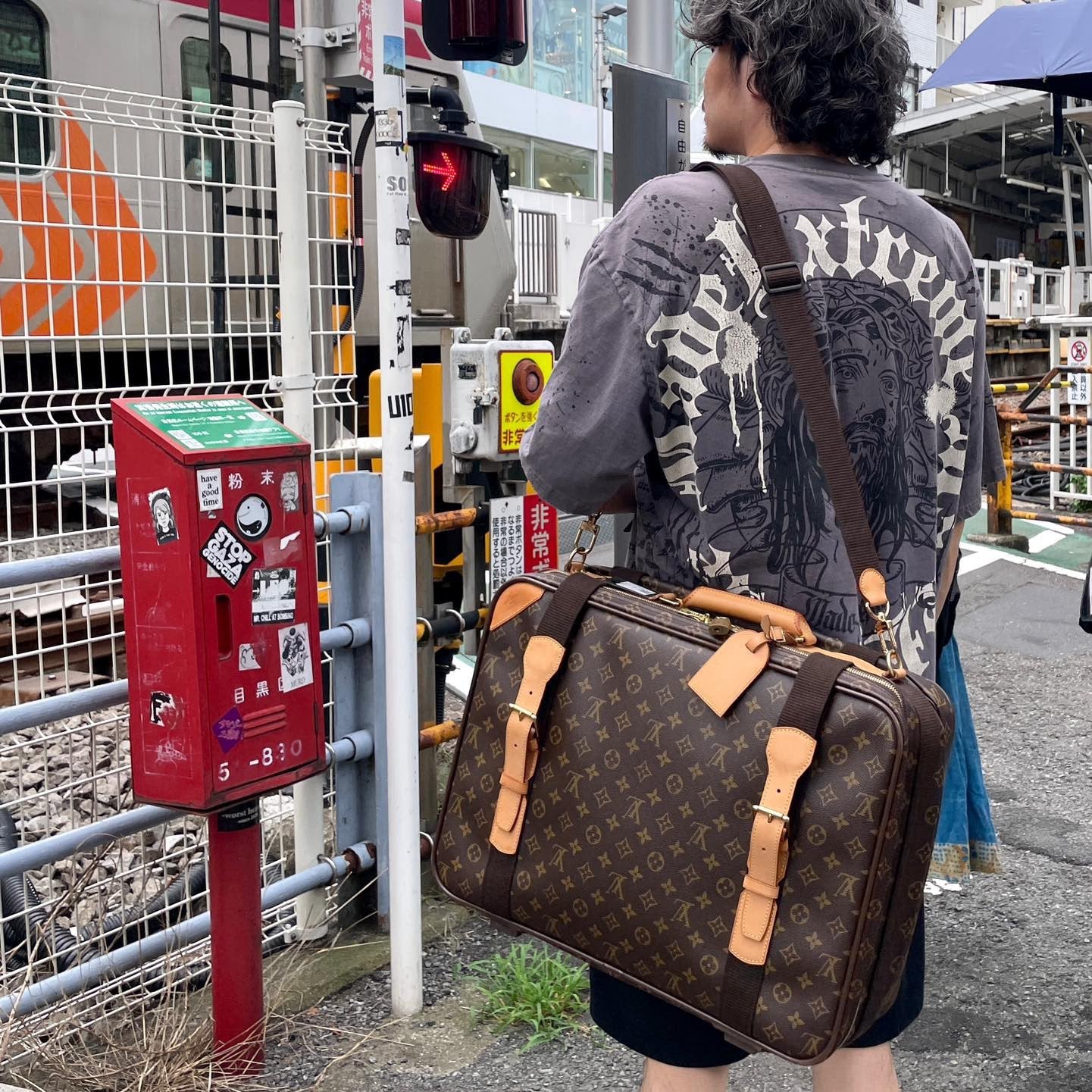 路易威登 Monogram Satellite 53 2Way 旅行箱 M23356/带肩带