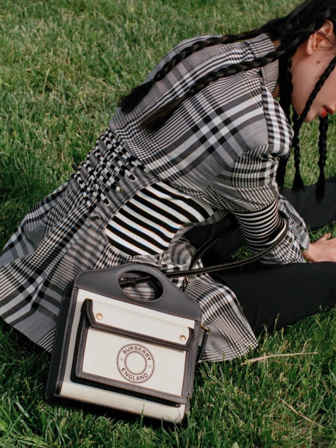 BURBERRY logo迷你口袋包2way手提包斜挎单肩-黑色米色【未使用，参考价213,400】