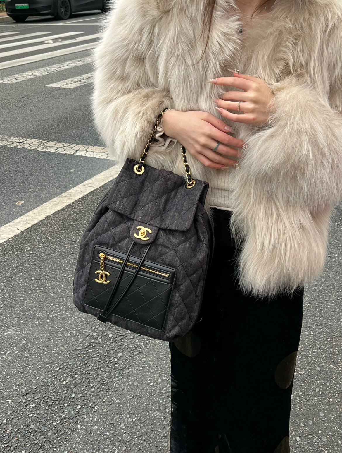 RARE☆☆☆☆CHANEL Matelassé Denim CC LOGO Pendant Métiers d'Art Paris-Salzburg Chain Strap Backpack Black & Gold #