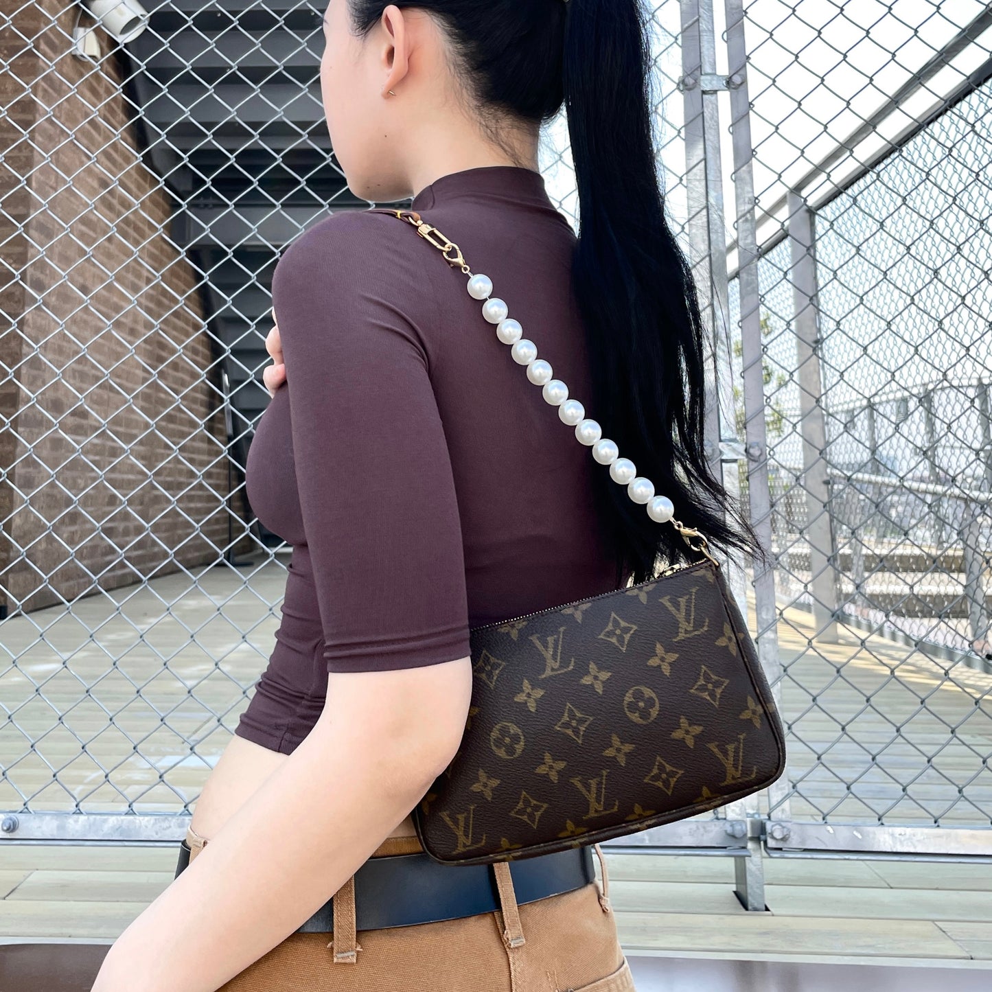 LOUIS VUITTON 2000 Monogram Pochette Accessoires M51980 Hand Bag Brown & Gold