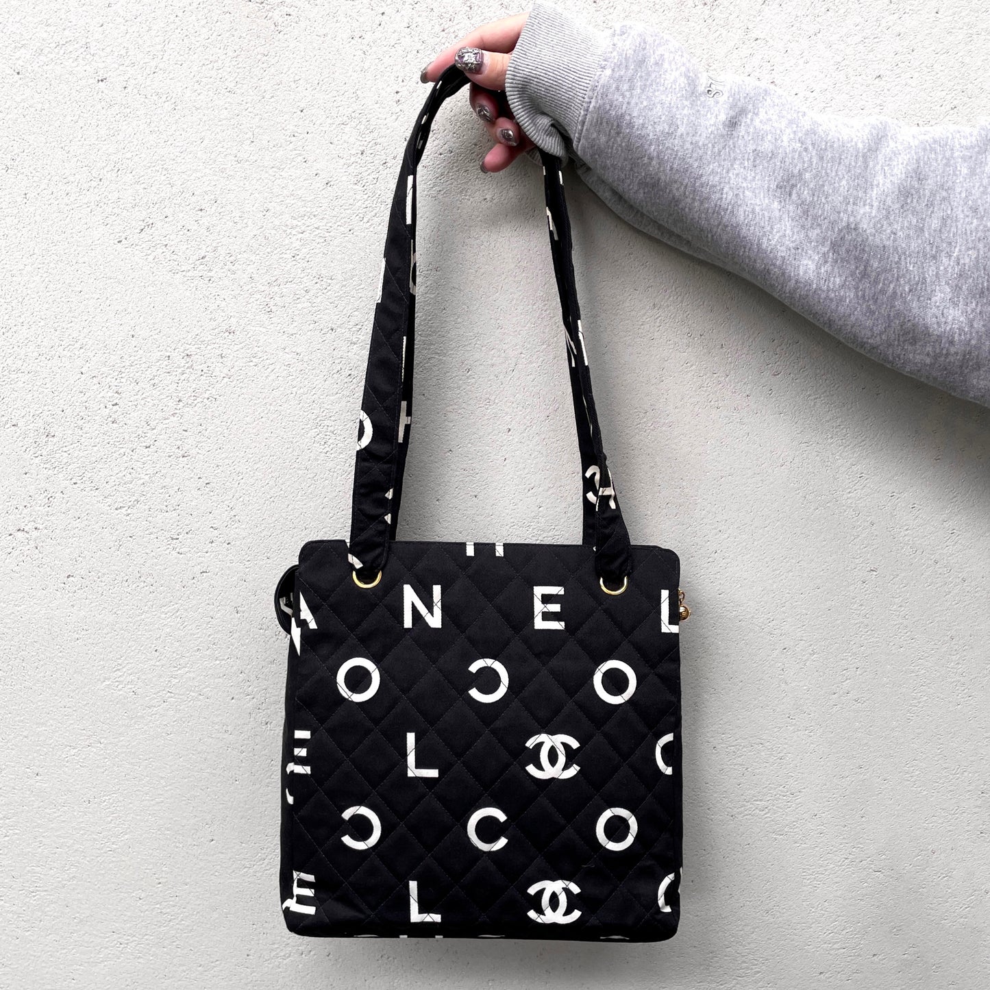 RARE☆☆☆☆CHANEL 1997 Matelassé Canvas Logos Graffiti Tote Shoulder bag Black & White