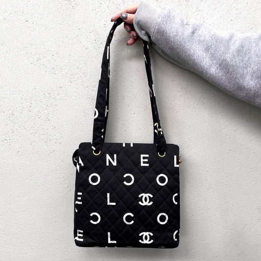 RARE☆☆☆☆CHANEL 1997 Matelassé Canvas Logos Graffiti Tote Shoulder bag Black & White
