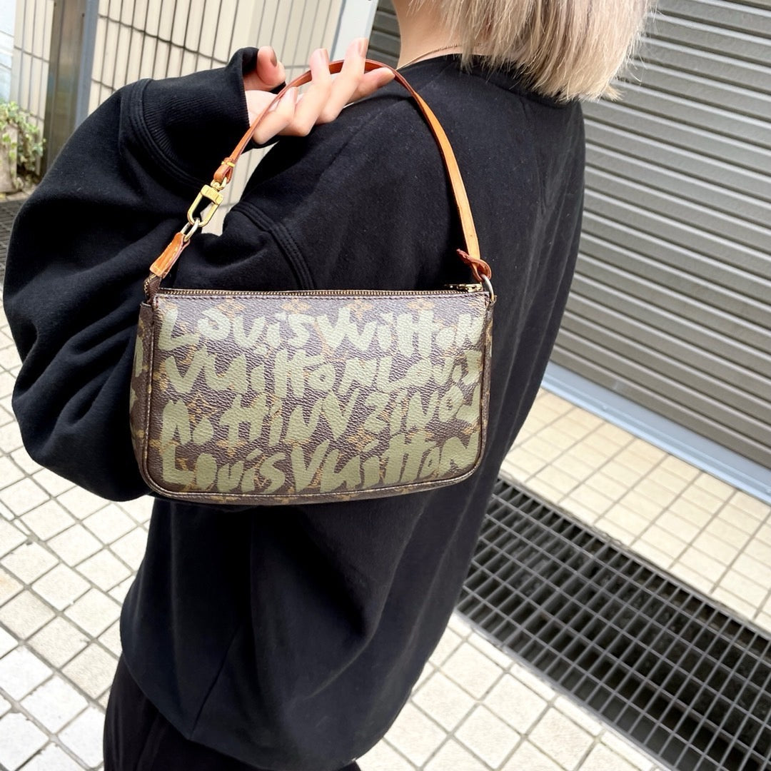 RARE☆☆☆☆LOUIS VUITTON 2001 Monogram Graffiti Pochette Accessories Pouch M92191 Khaki Green & Brown