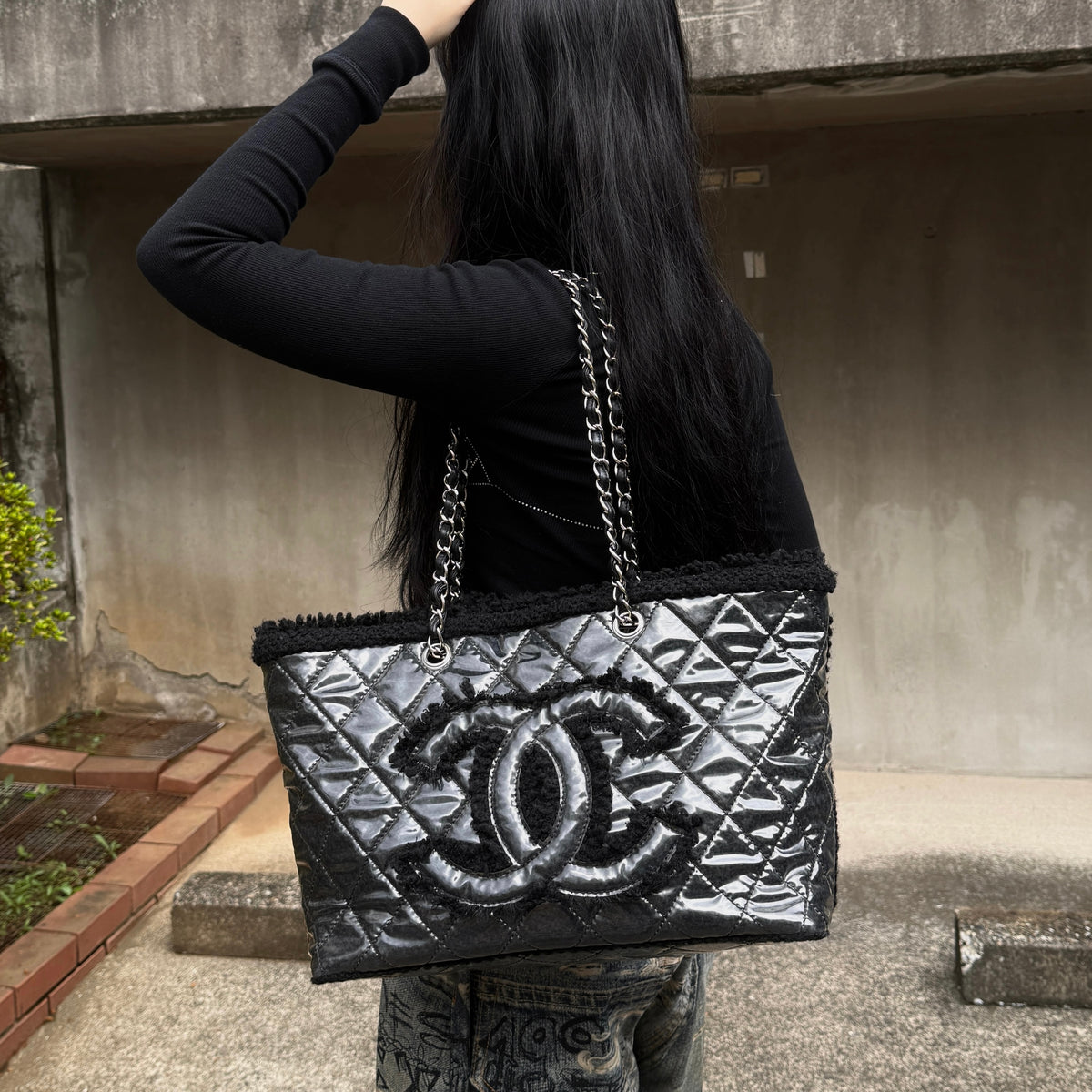 RARE☆☆☆CHANEL 2009 Matelassé Jumbo Coco Mark Fleece PVC Chain Shoulder Tote Bag Black & Silver