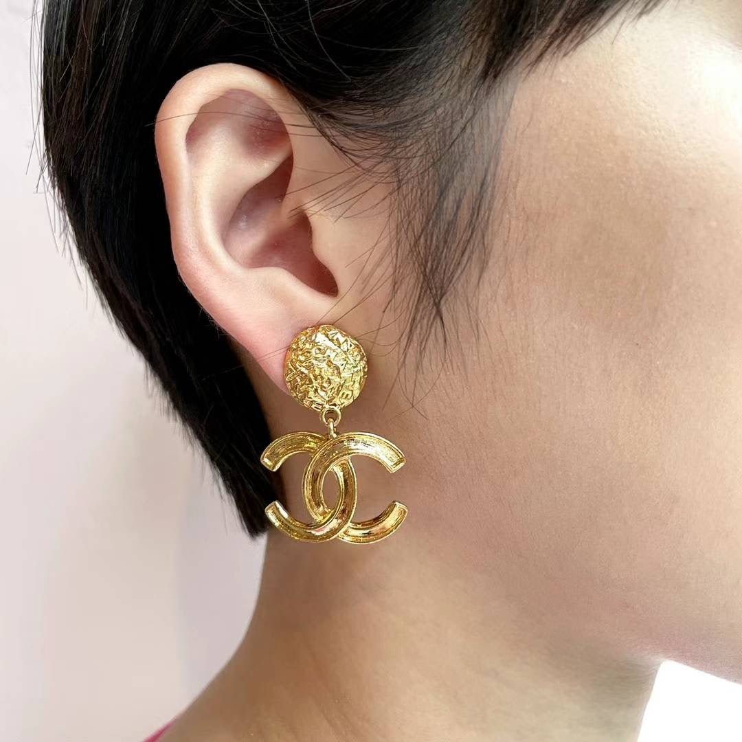 CHANEL logo lava style coco mark earrings