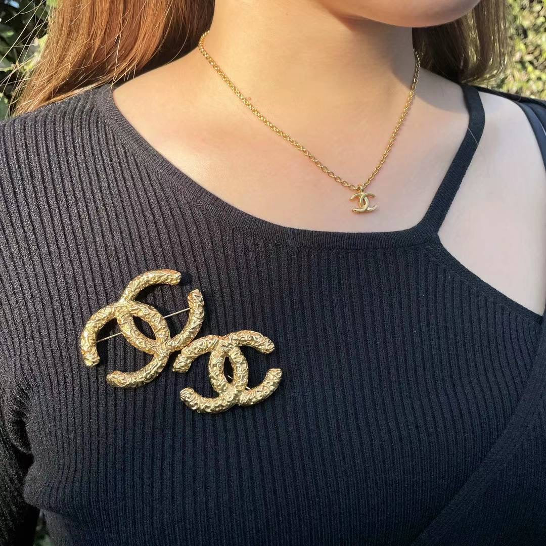 RARE☆☆☆CHANEL Lava Coco Mark Broach GM