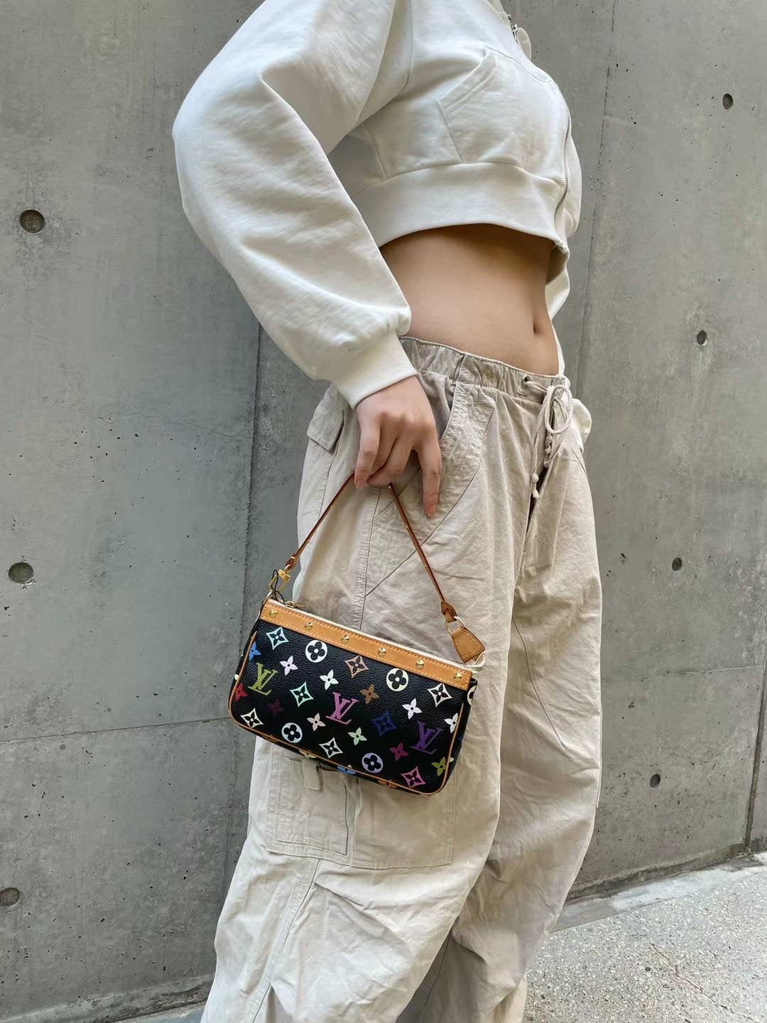 LOUIS VUITTON ﾓﾉｸﾞﾗﾑ･ﾏﾙﾁｶﾗｰ ﾌﾞﾗｯｸ ﾎﾟｼｪｯﾄｱｸｾｿﾜｰﾙ M92648