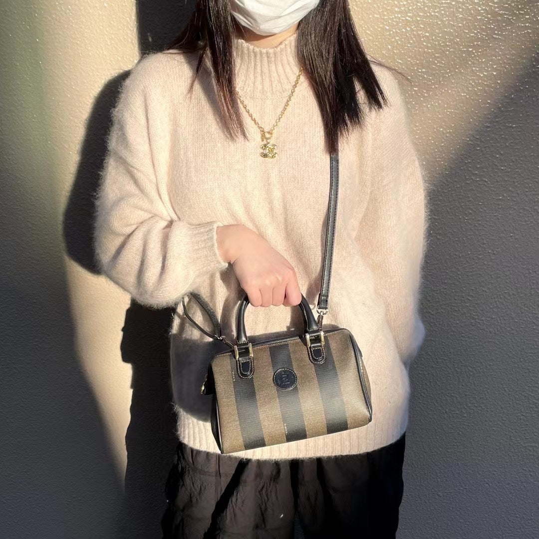 FENDI ﾍﾟｶﾝ ﾐﾆﾎﾞｽﾄﾝﾊﾞｯｸﾞ