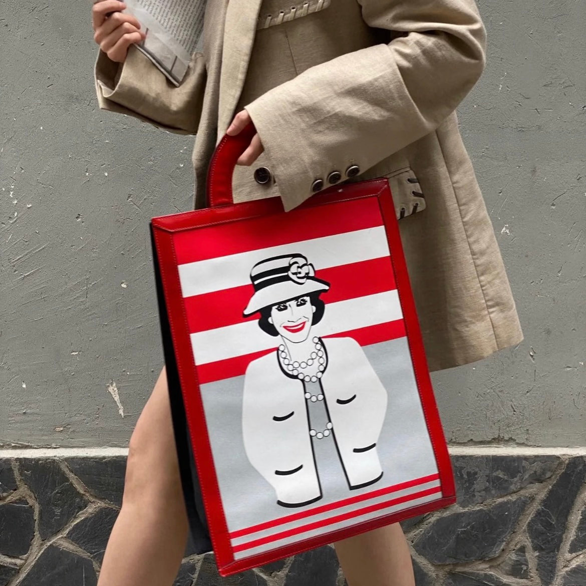 RARE☆☆☆☆☆CHANEL 2000 Lady Coco Illustration Pattern Tote Bag Red & White