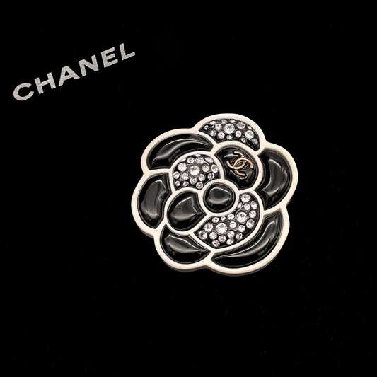 RARE☆☆☆CHANEL 2019 Camellia Coco Mark Rhinestone Brooch D19B Black & White