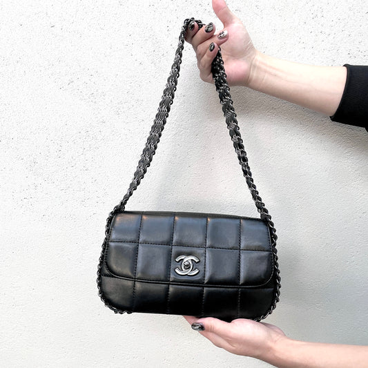 RARE☆☆☆☆☆CHANEL ﾁｮｺﾊﾞｰ ﾀｰﾝﾛｯｸ 5連ﾁｪｰﾝｼｮﾙﾀﾞｰ ﾌﾗｯﾌﾟﾊﾞｯｸﾞ ﾌﾞﾗｯｸ×ｼﾙﾊﾞｰ