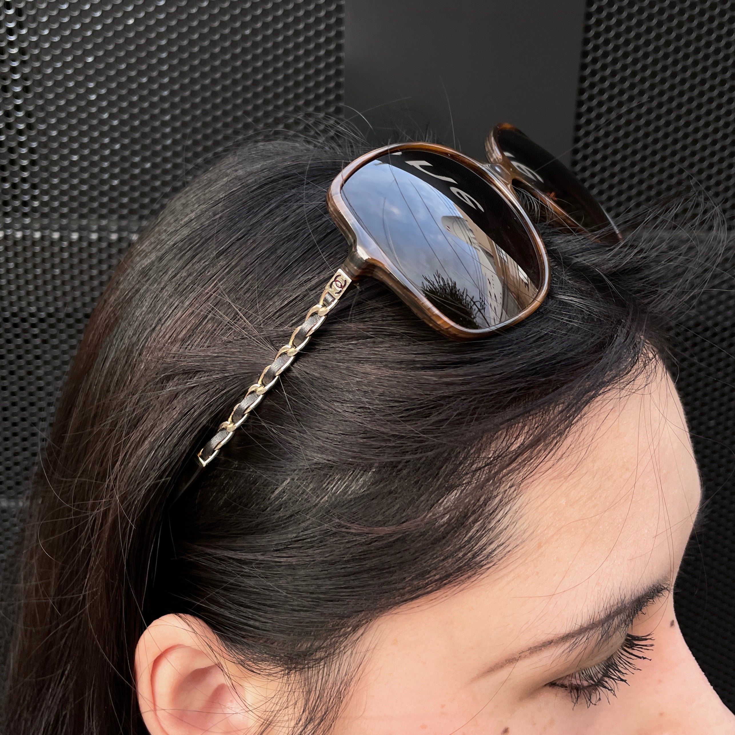 CHANEL 5210-Q Matelassé CC LOGO Chain Link Square Sunglasses Brown