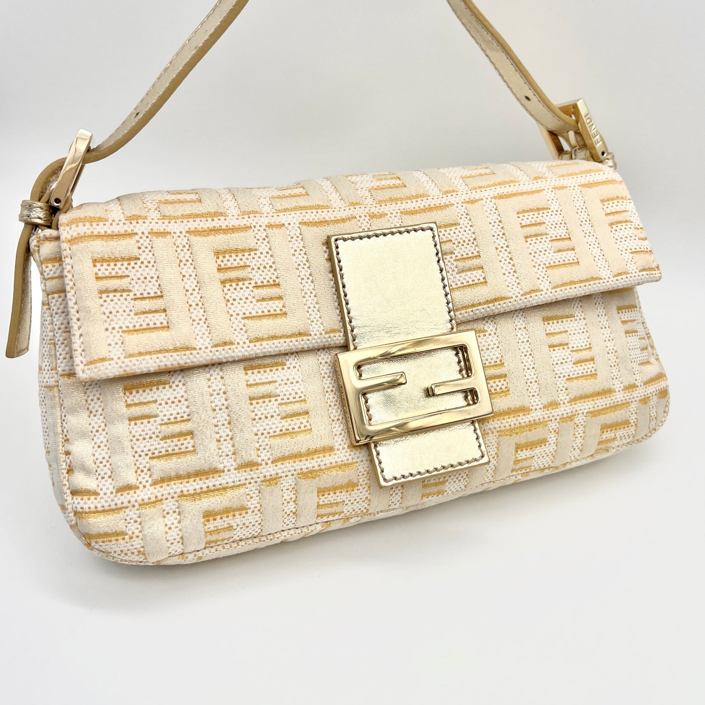 稀有☆☆☆AUTH 二手 FENDI Succa Gold Mamma Baquet 小号