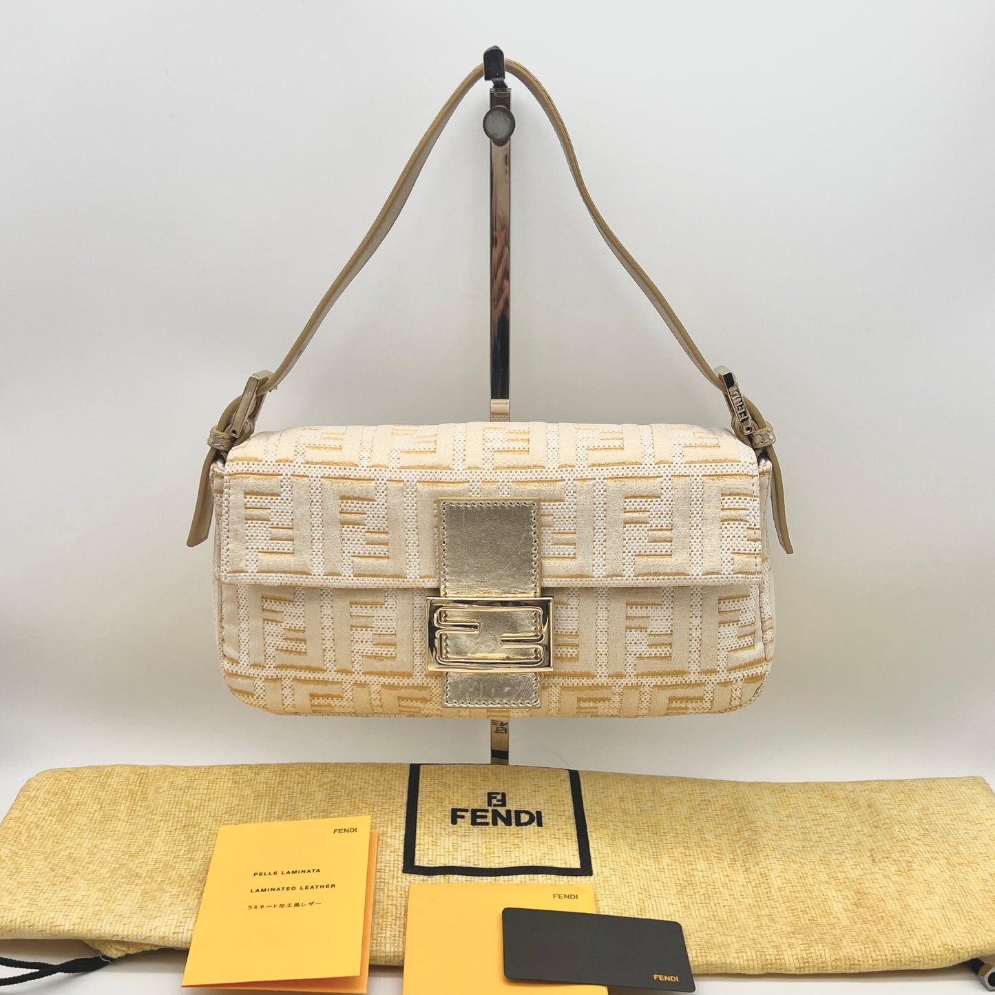 RARE☆☆☆AUTH Pre-owned FENDI Zucca Gold Mamma Bucket PM