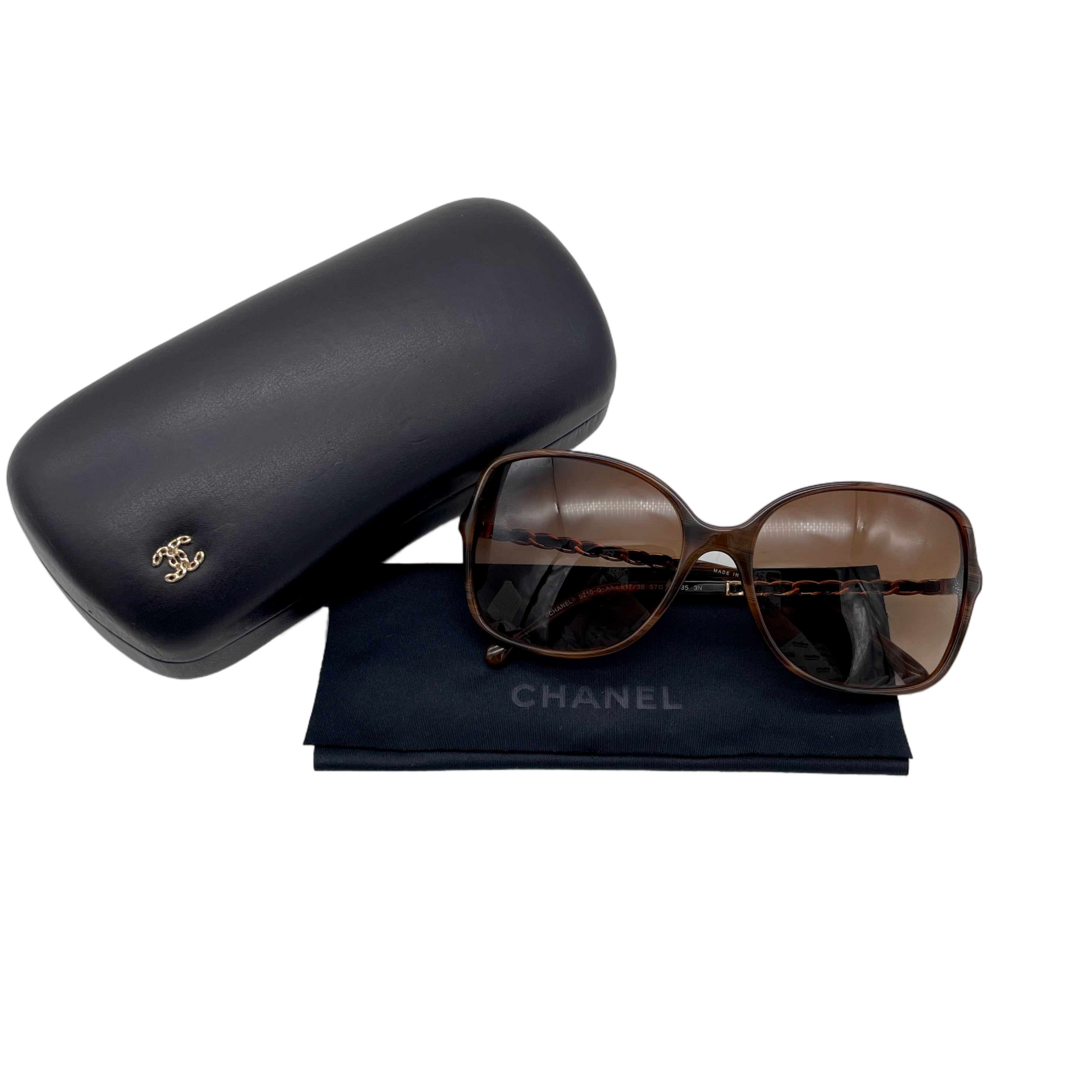 CHANEL 5210Q ブラック サングラス CHANEL Sunglasses: Square Sunglasses, acetate & lambskin 5210Q