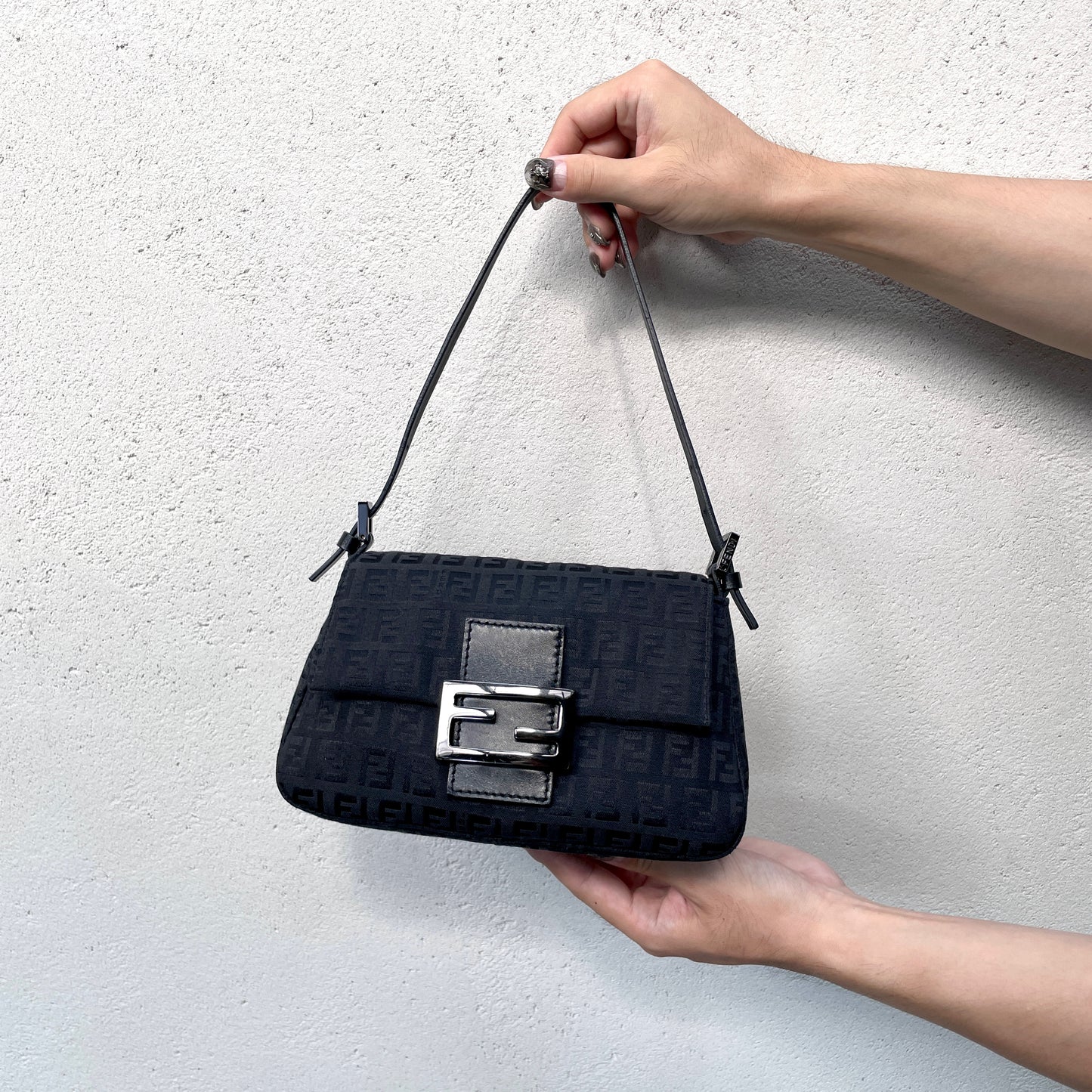 FENDI ｽﾞｯｷｰﾉ ﾐﾆﾏﾝﾏﾊﾞｹｯﾄ ｼｮﾙﾀﾞｰﾊﾞｯｸﾞ