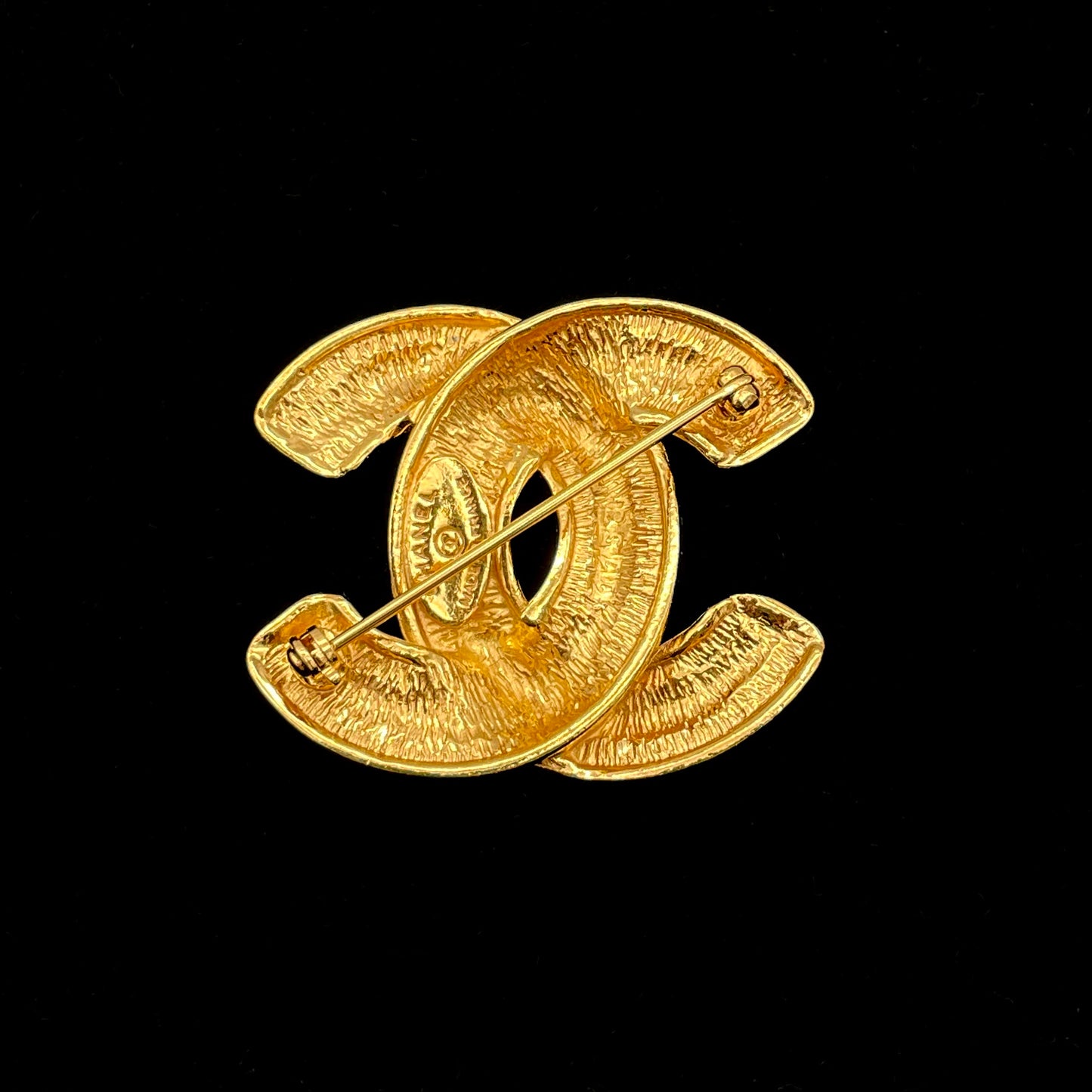 AUTH Pre-owned CHANEL Matelasse Coco Mark Brooch PM