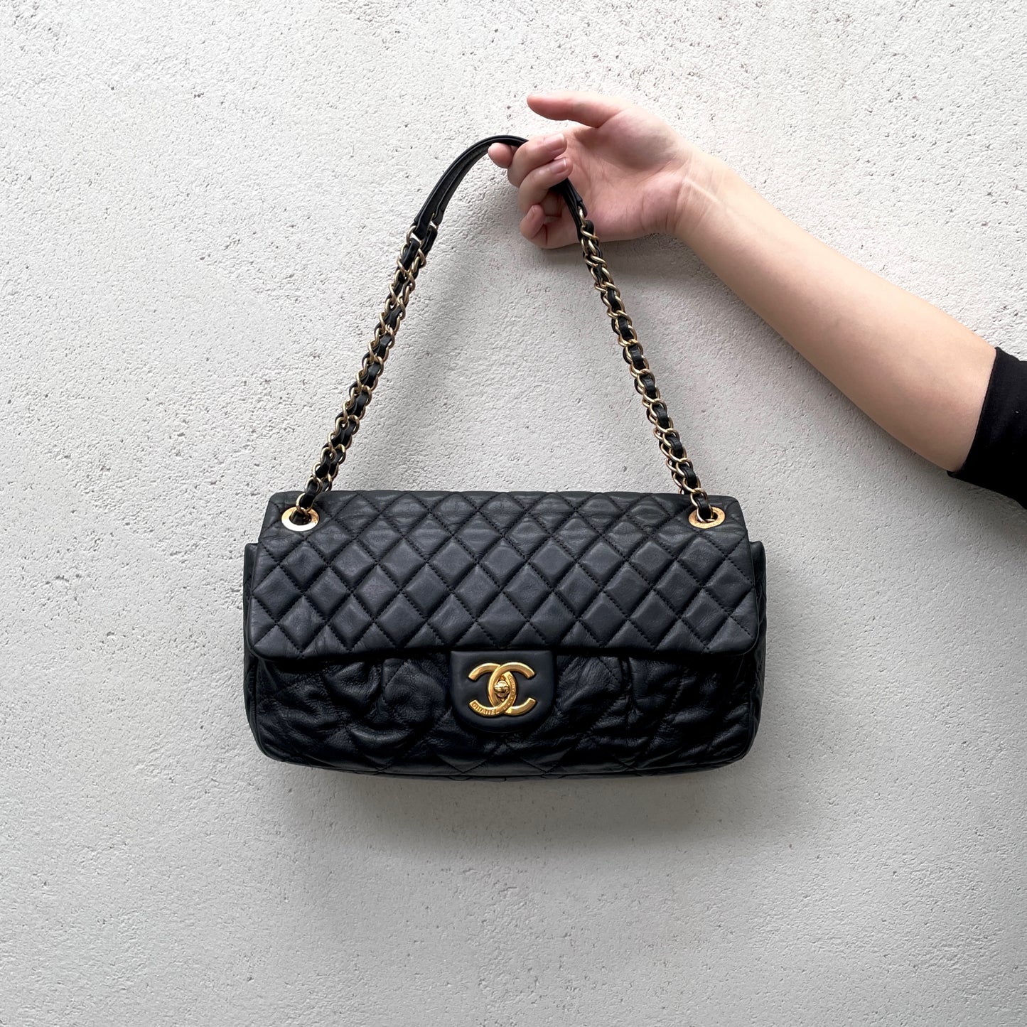 RARE☆☆☆CHANEL Matelassé CC LOGO Double Chain Single Flap Bag Black &amp; Gold