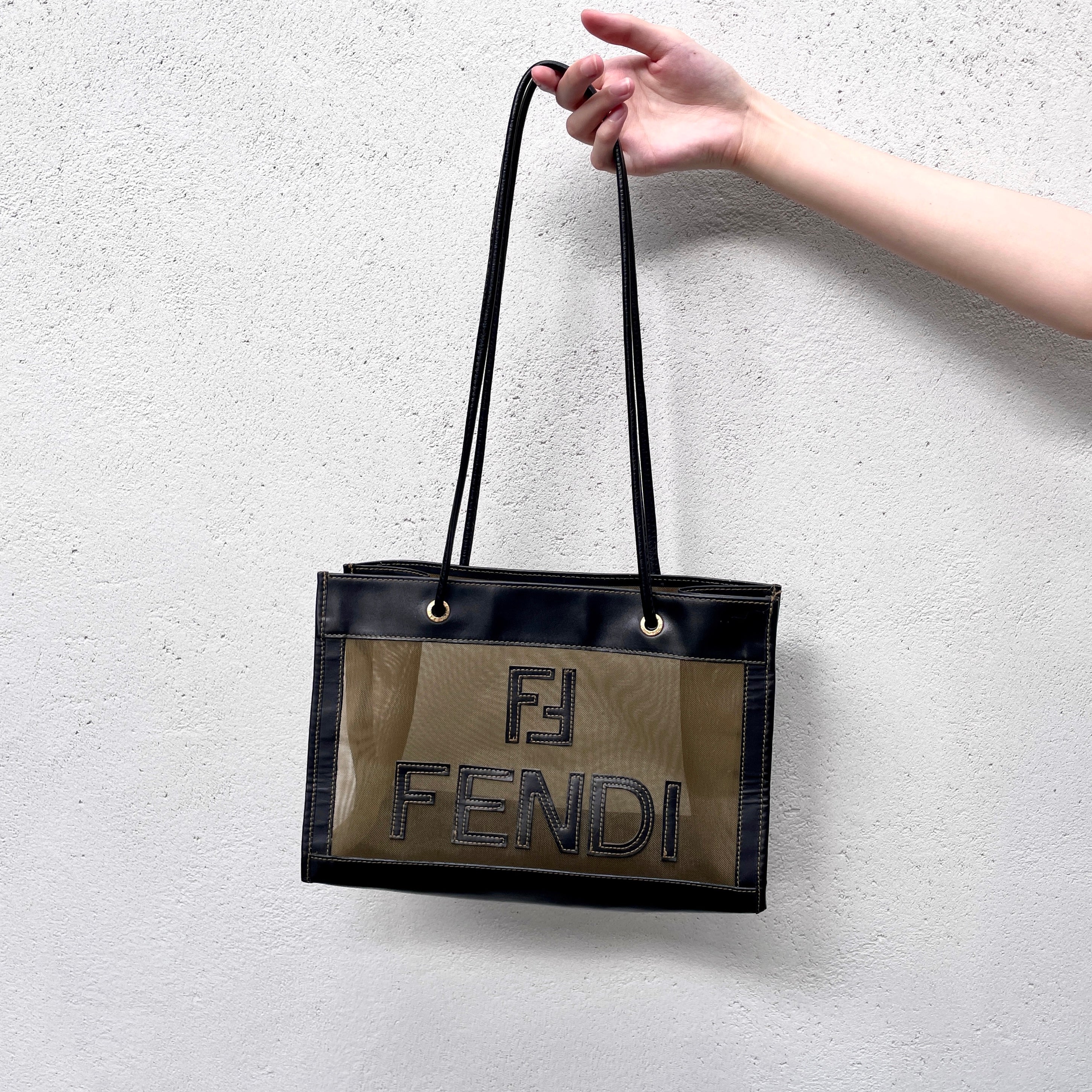 FENDI ﾛｺﾞ ﾒｯｼｭ ﾄｰﾄﾊﾞｯｸﾞ