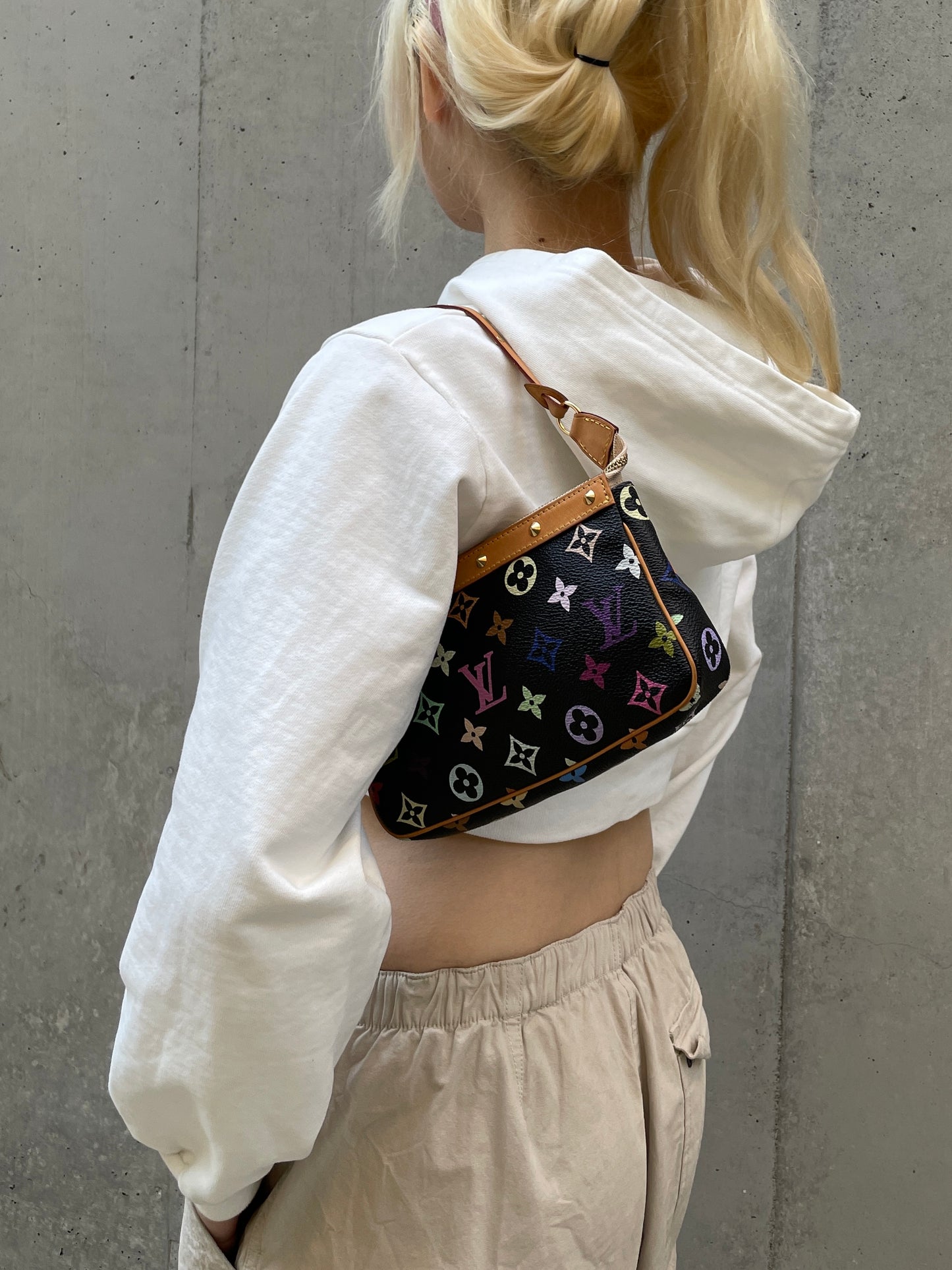 LOUIS VUITTON ﾓﾉｸﾞﾗﾑ･ﾏﾙﾁｶﾗｰ ﾌﾞﾗｯｸ ﾎﾟｼｪｯﾄｱｸｾｿﾜｰﾙ M92648