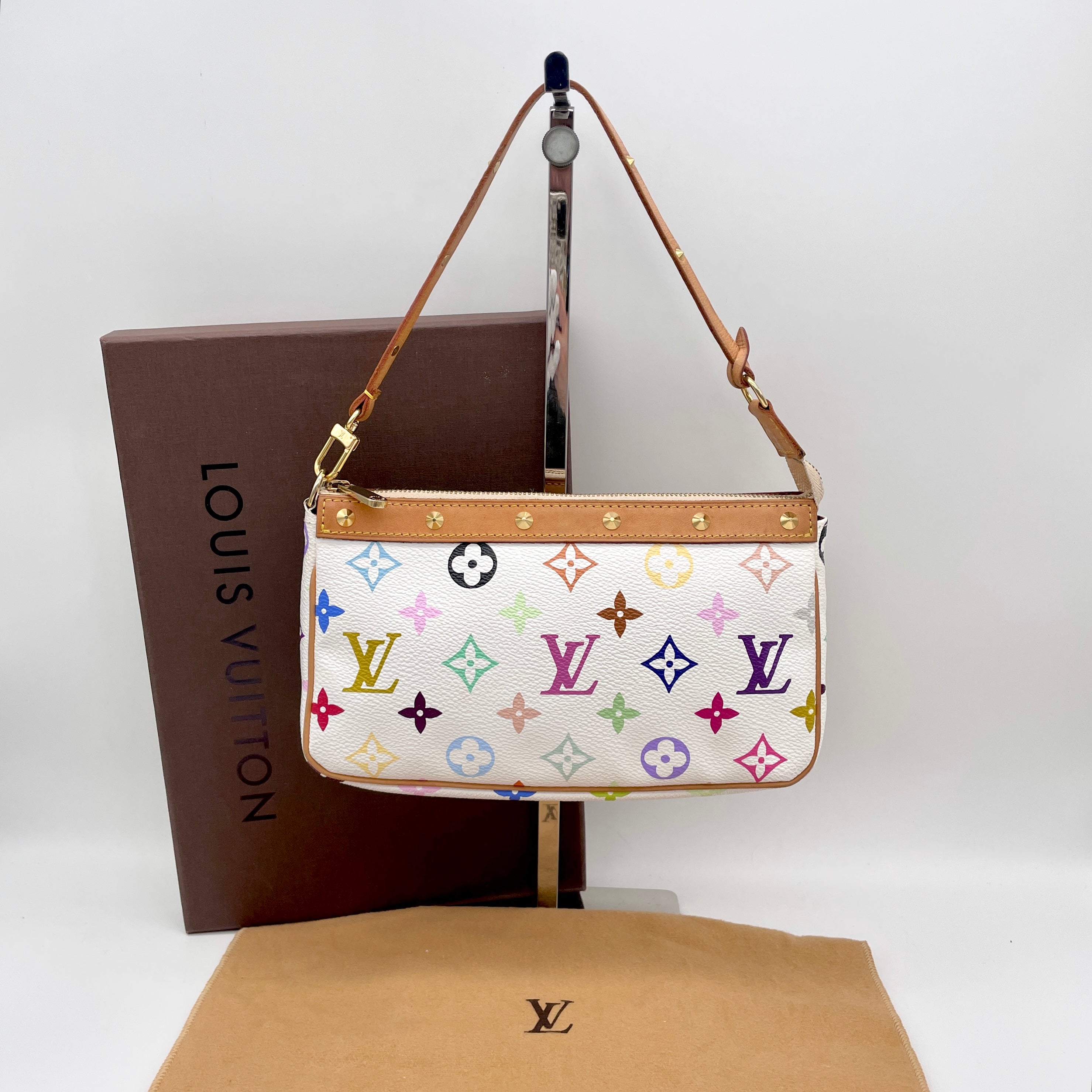 RARELOUIS VUITTON ﾓﾉｸﾞﾗﾑﾏﾙﾁｶﾗｰﾎﾜｲﾄ ﾎﾟｼｪｯﾄ・ｱｸｾｿﾜｰﾙ M92649 PVC ﾚｻﾞｰ ...