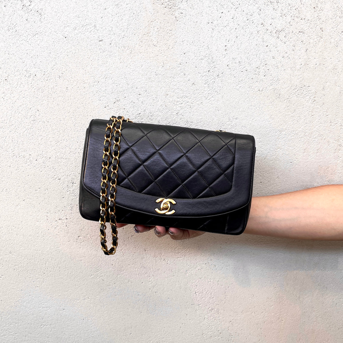 CHANEL 1998~1999 Matelassé Lambskin Diana 25cm Chain Shoulder Flap Bag Medium Black Gold