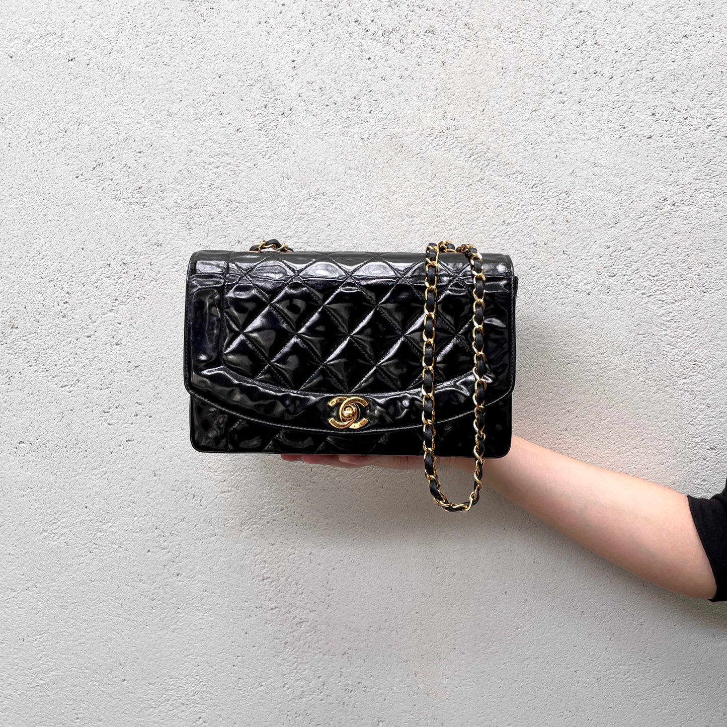 RARE☆☆☆CHANEL Matelassé Diana 25cm Enamel  Leather Chain Shoulder Single Flap Bag Black & Gold