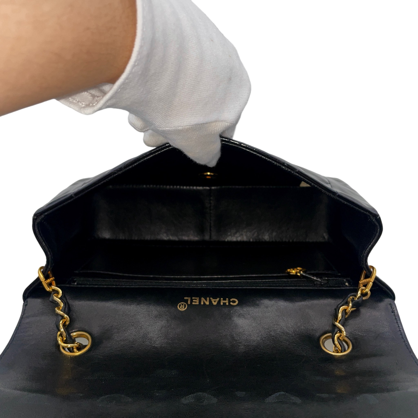 RARE☆☆☆CHANEL Matelassé Diana 25cm Enamel  Leather Chain Shoulder Single Flap Bag Black & Gold