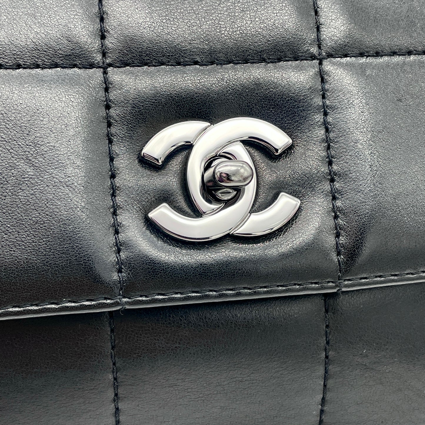 RARE☆☆☆☆☆CHANEL Chocolate Bar Turnlock 5 Chain Shoulder Flap Bag Black x Silver