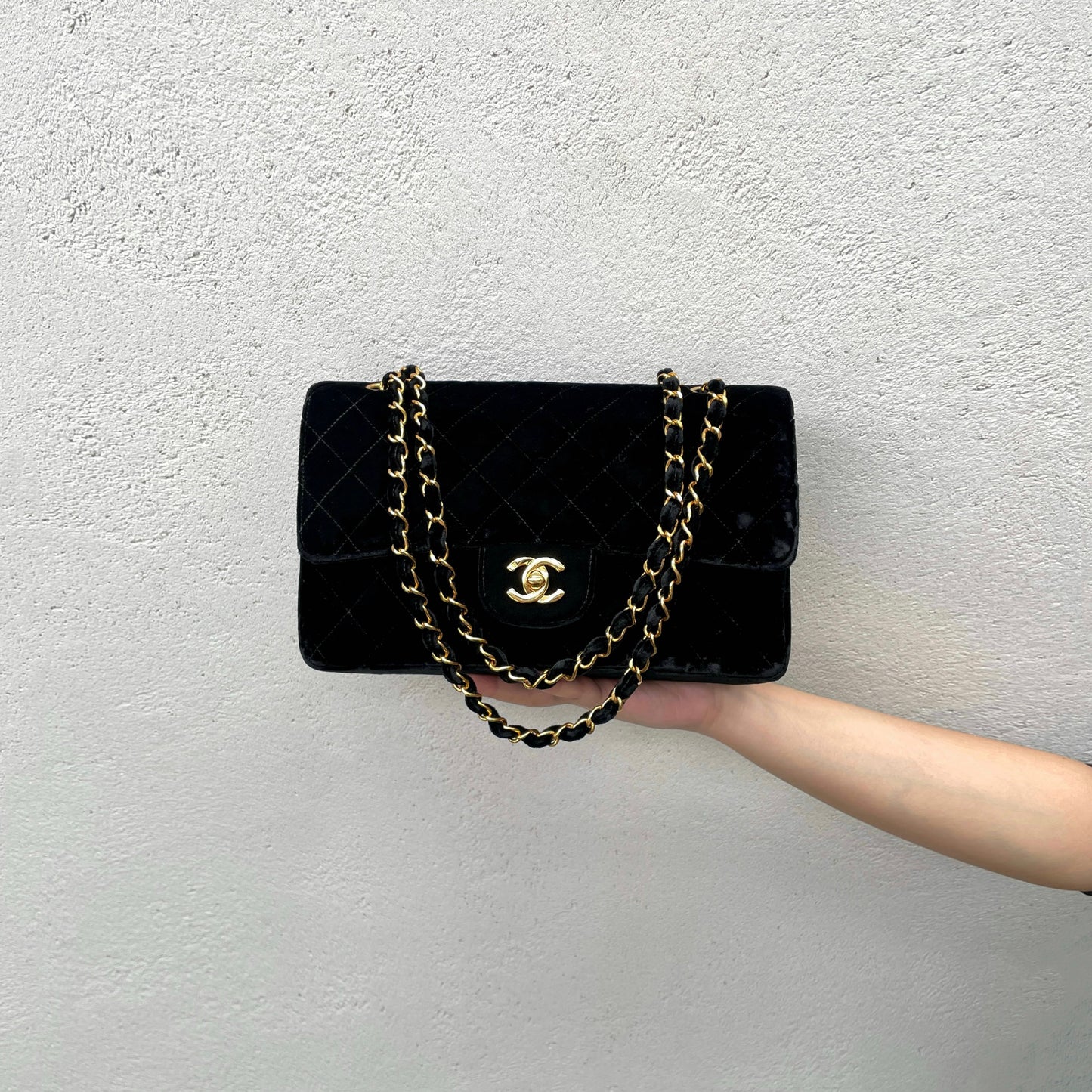 RARE☆☆☆☆☆CHANEL 1995 Matelassé Velvet Classic Double Chain Shoulder Double Flap Bag 25cm Black &amp; Gold #
