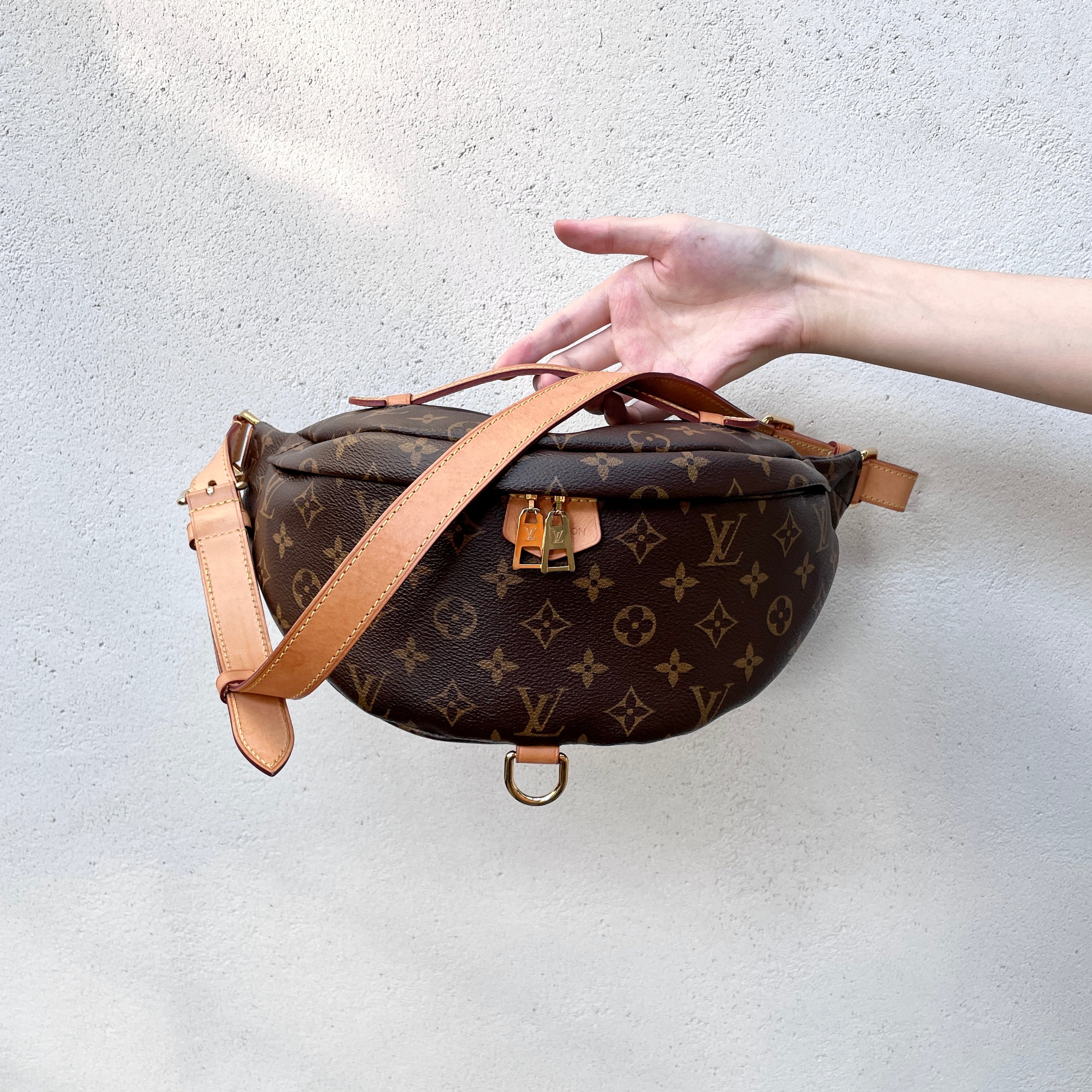 LOUIS ボロい VUITTON バムバッグ