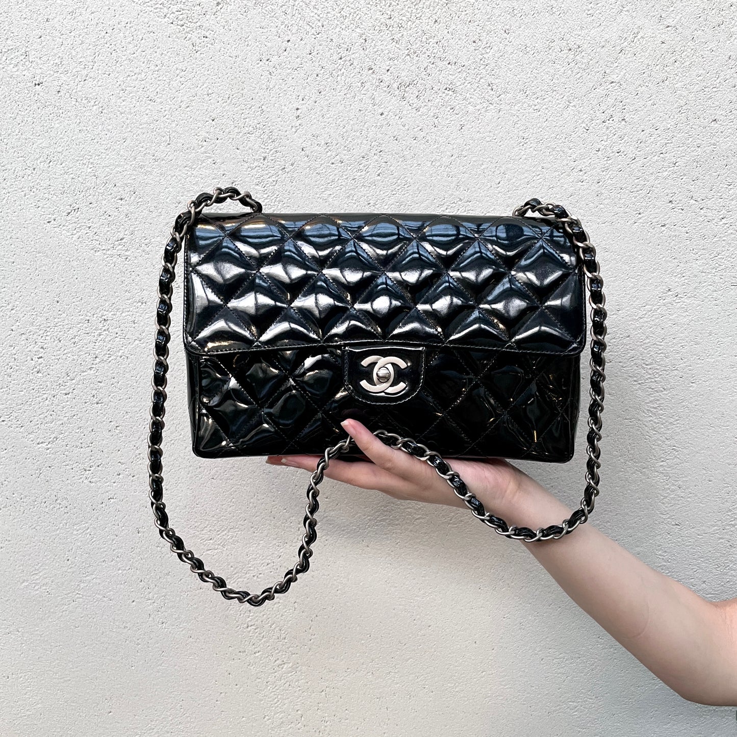 AUTH Pre-owned CHANEL ｴﾅﾒﾙ ﾏﾄﾗｯｾ ﾁｪｰﾝﾌﾗｯﾌﾟﾊﾞｯｸﾞ ﾌﾞﾗｯｸ SHW