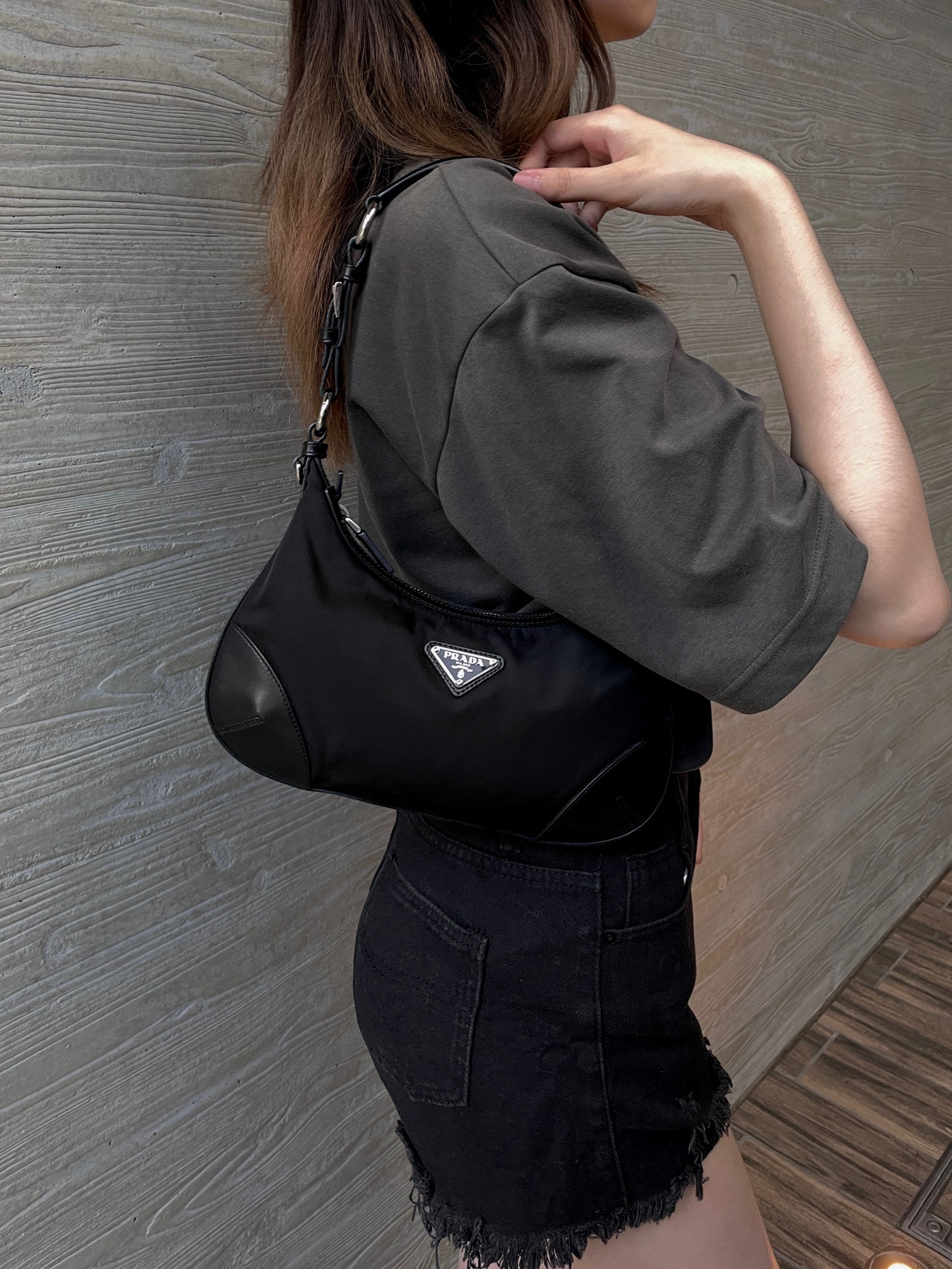 PRADA 三角ﾛｺﾞ HOBO ｼｮﾙﾀﾞｰﾊﾞｯｸﾞ