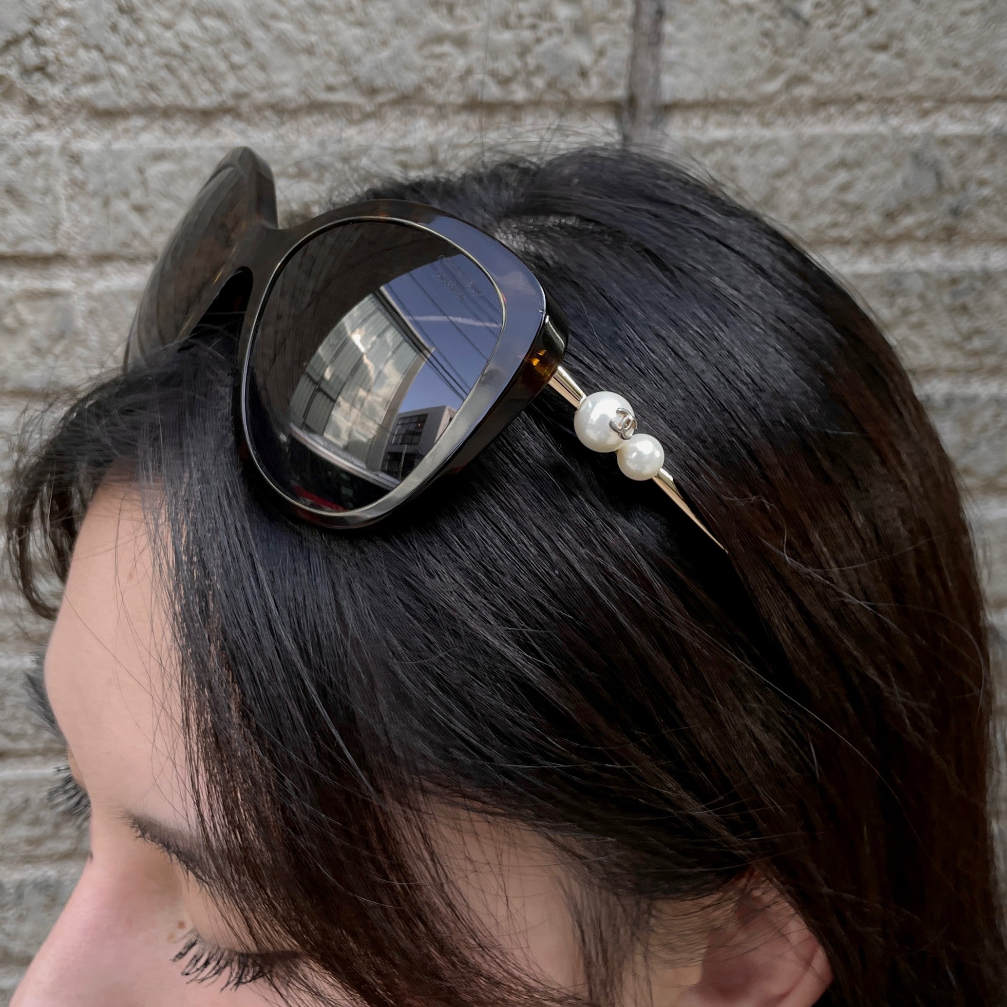 CHANEL CC LOGOS Pearl-Embellished Cat-Eye Sunglasses Brown