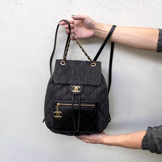 RARE☆☆☆☆CHANEL Matelassé Denim CC LOGO Pendant Métiers d’Art Paris-Salzburg Chain Strap Backpack Black & Gold