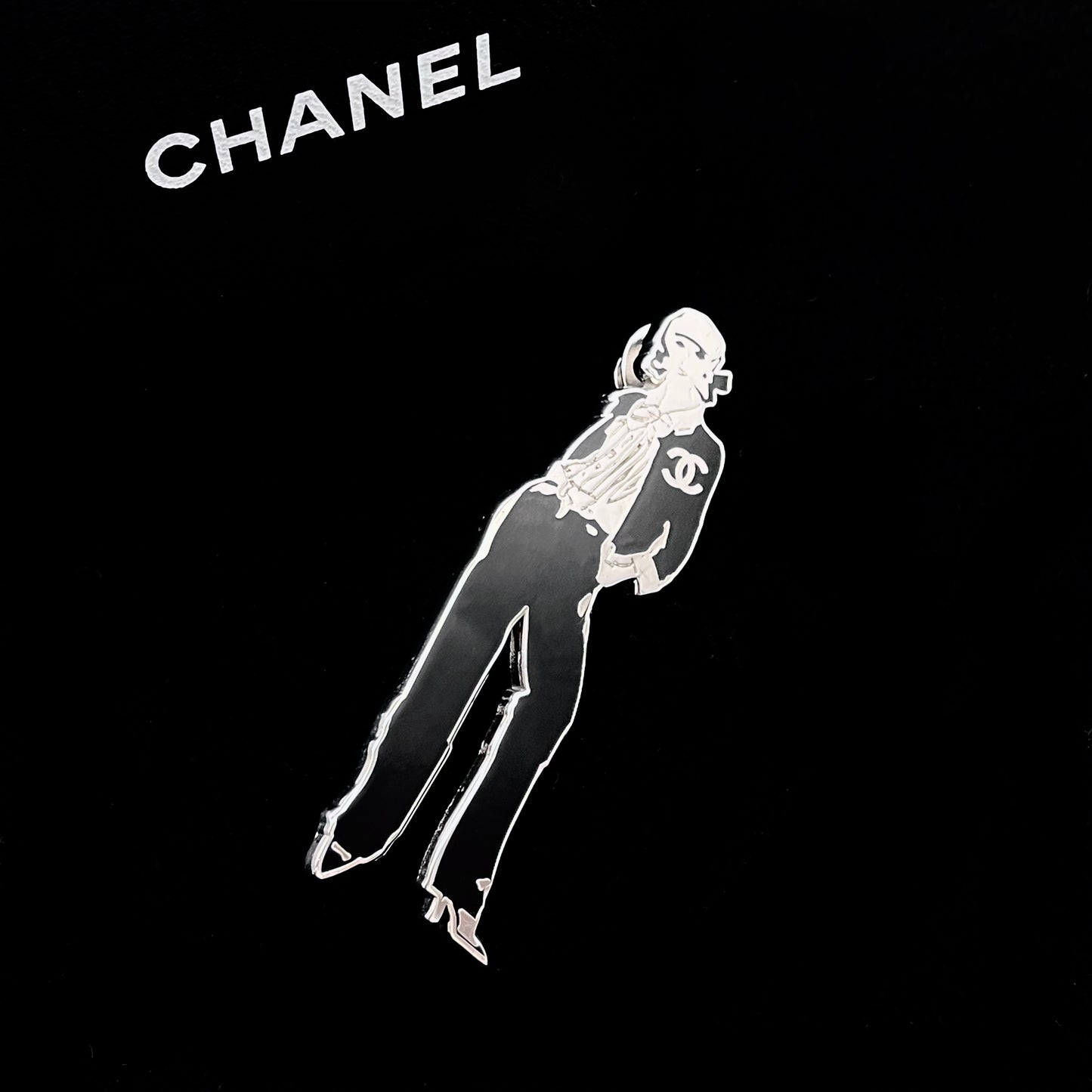 CHANEL ﾚﾃﾞｨｺｺ ﾌﾞﾛｰﾁ