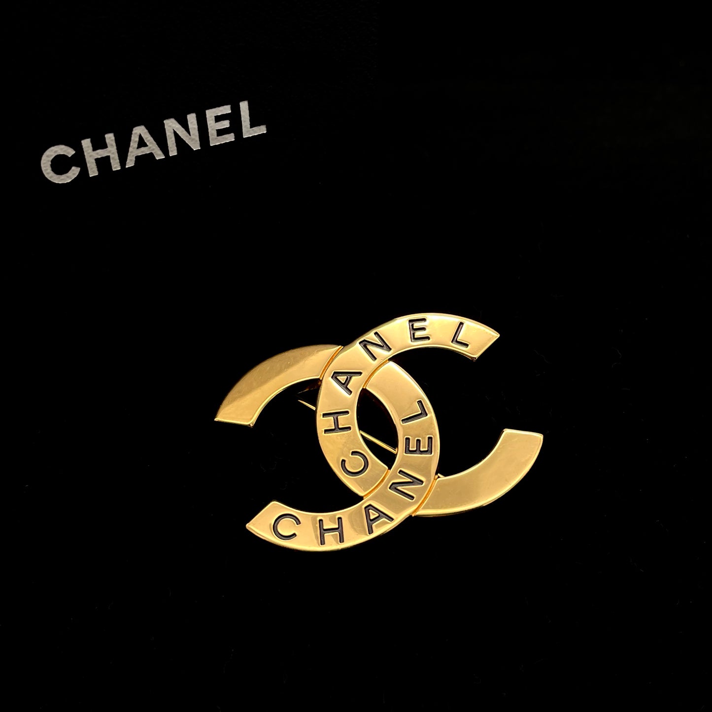 Afar Vintage Pre-owned CHANEL co-mark CHANEL logo brooch 98P