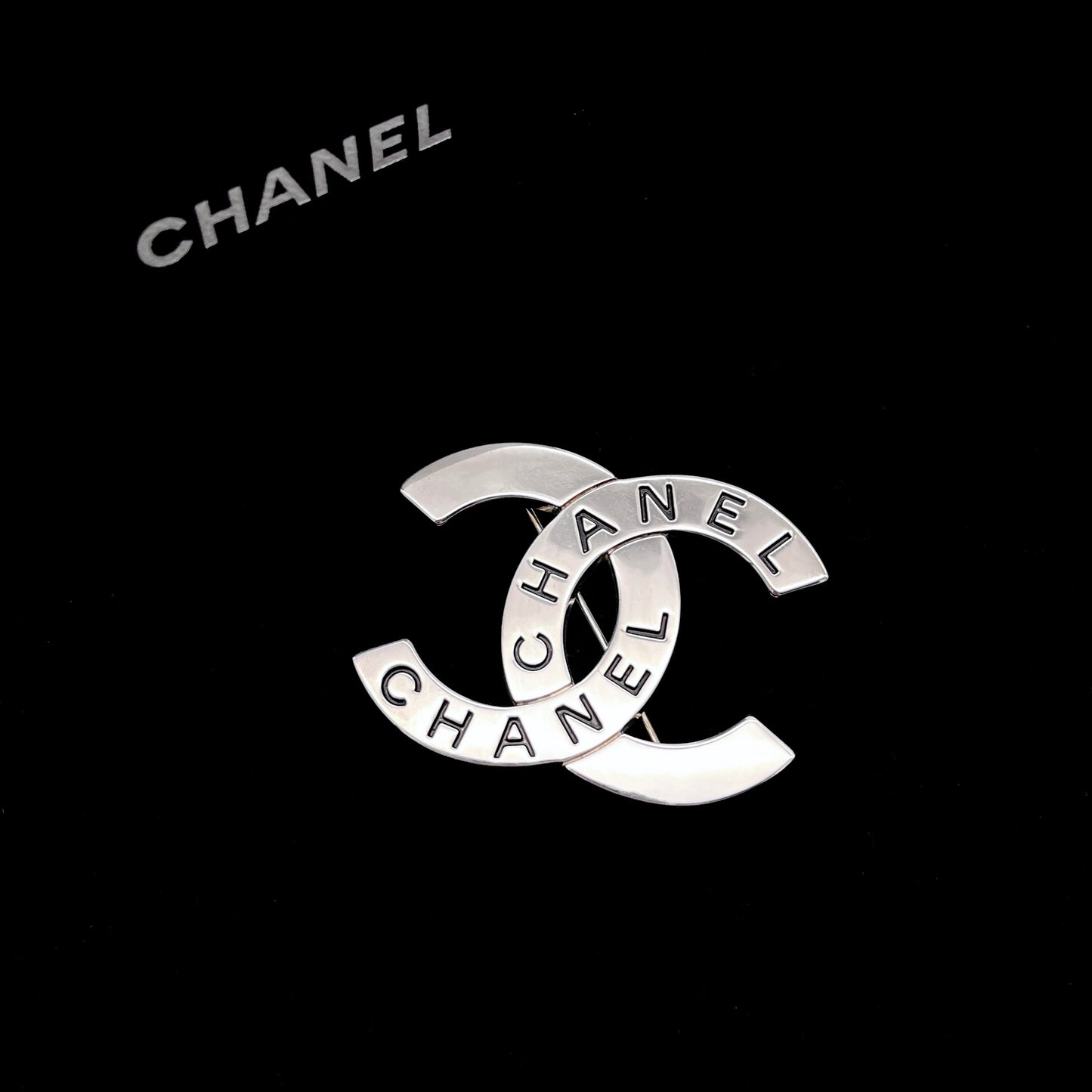 CHANEL ｺｺﾏｰｸ CHANELﾛｺﾞ ﾌﾞﾛｰﾁ ｼﾙﾊﾞｰ