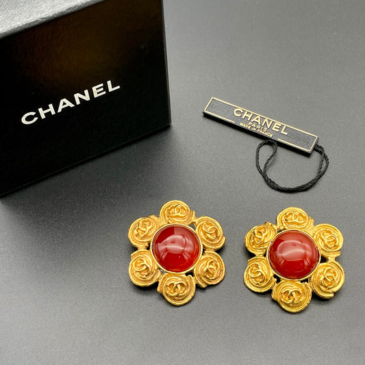 AUTH Pre-owned CHANEL Cocomark six leaf gold pearl earring 94P